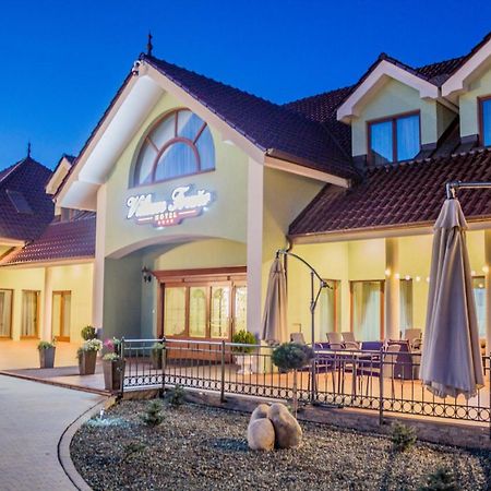 Hotel Viliam Frano Нитра Экстерьер фото