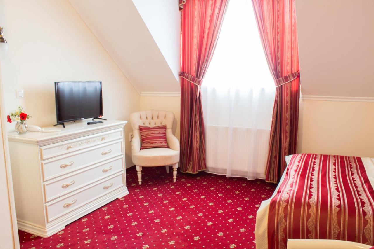 Hotel Viliam Frano Нитра Экстерьер фото
