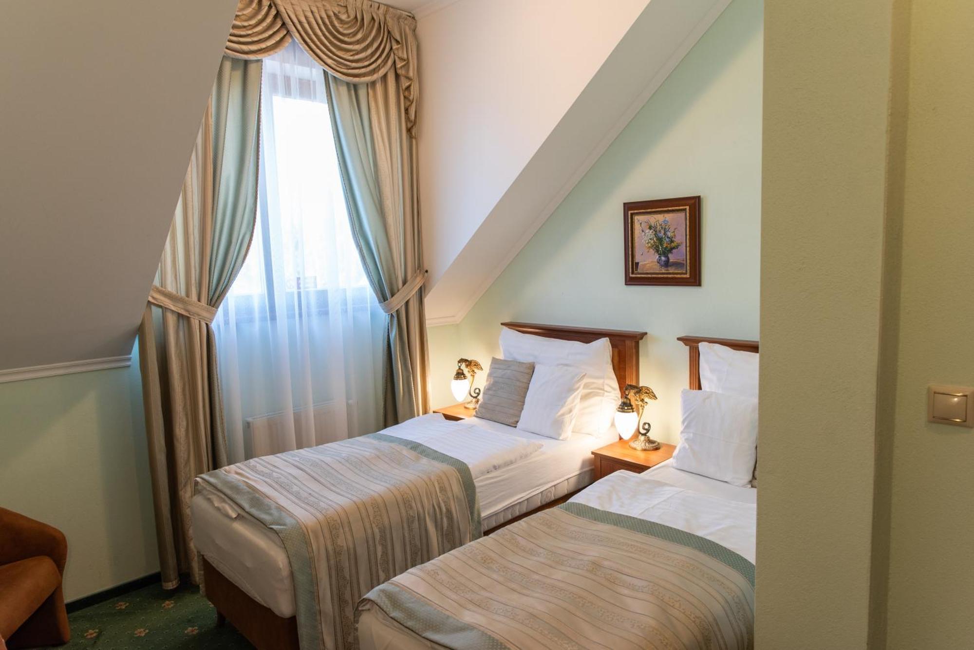 Hotel Viliam Frano Нитра Экстерьер фото