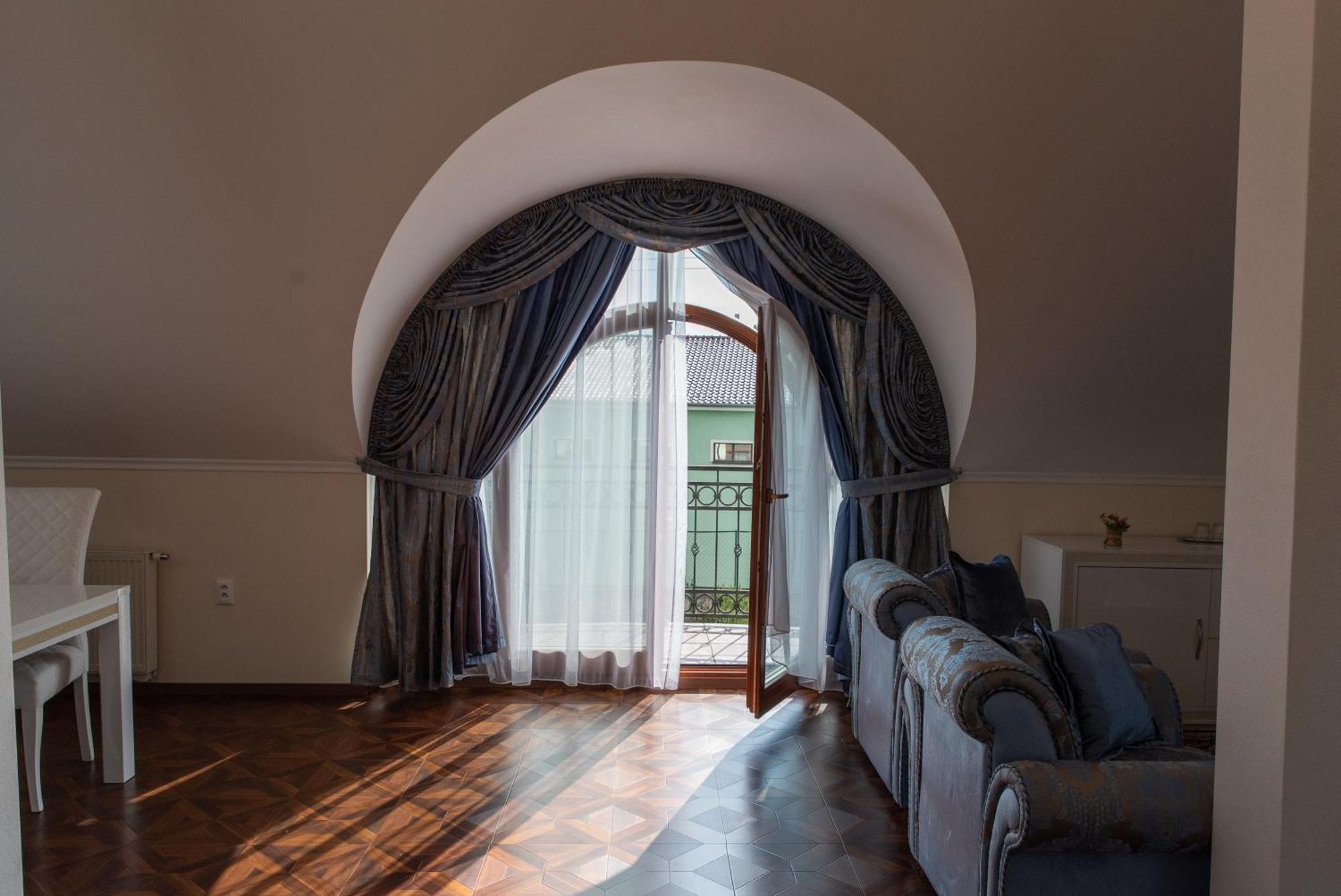 Hotel Viliam Frano Нитра Экстерьер фото