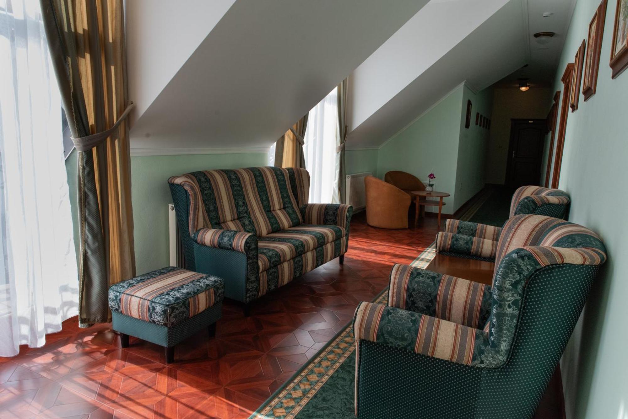 Hotel Viliam Frano Нитра Экстерьер фото