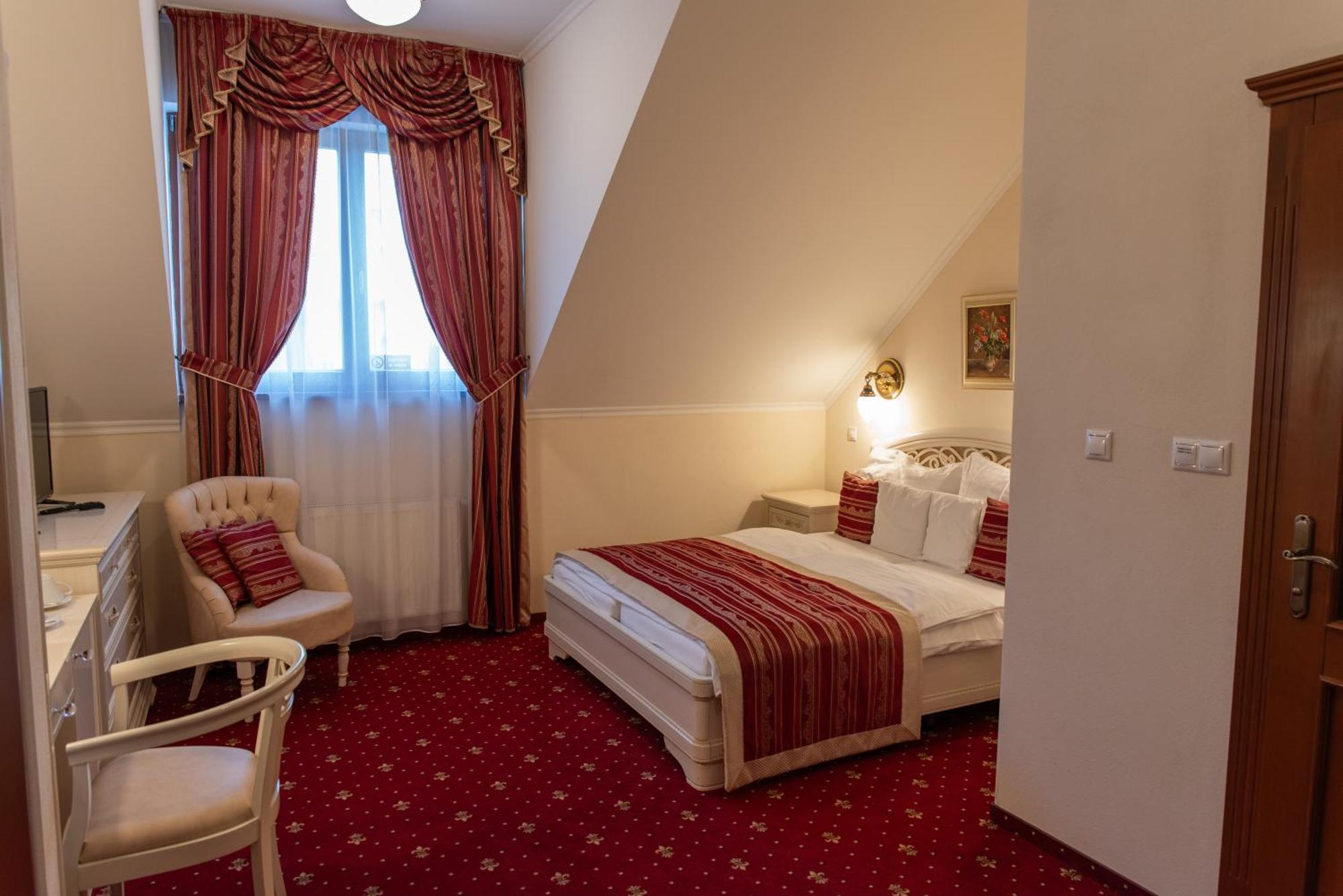 Hotel Viliam Frano Нитра Экстерьер фото