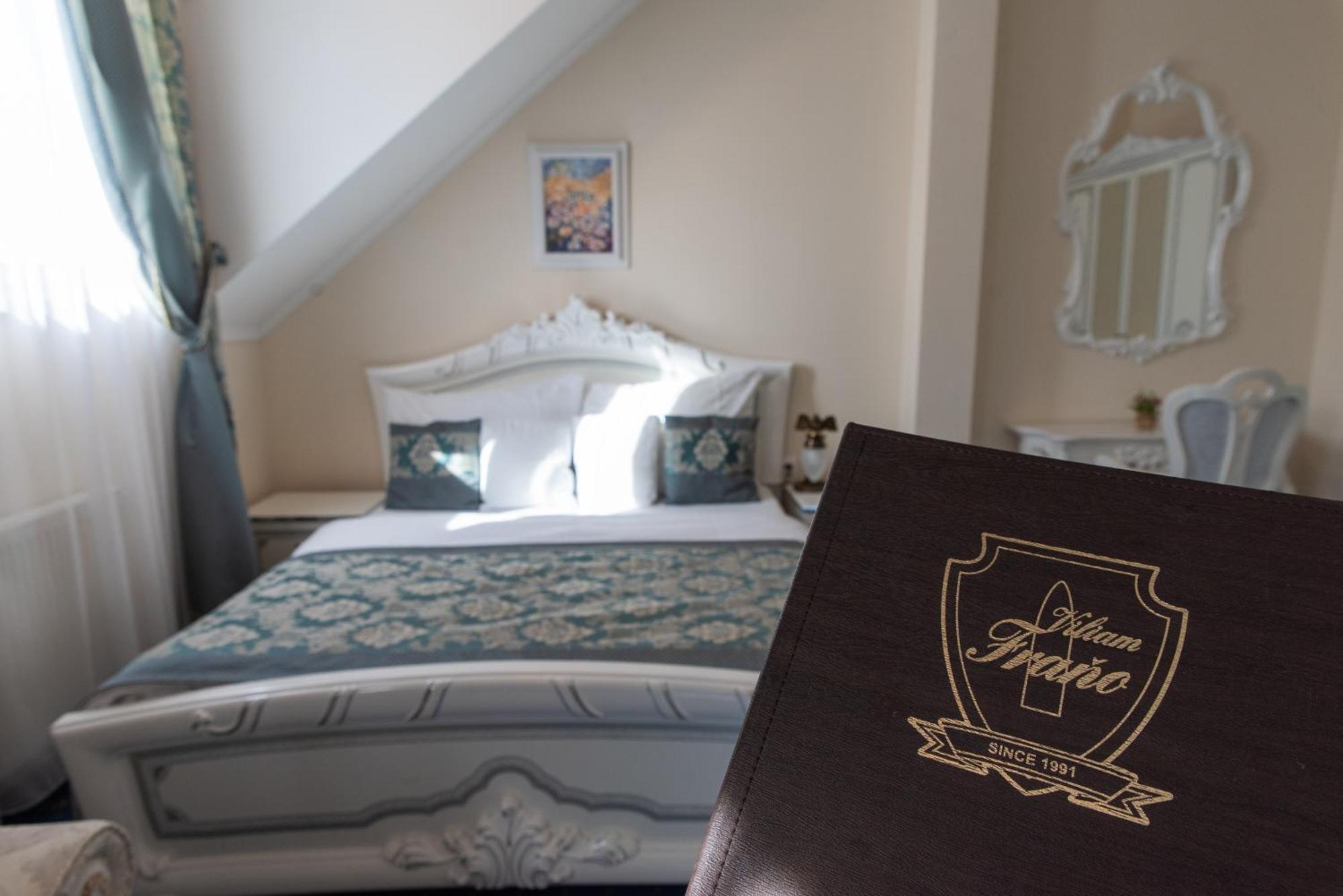 Hotel Viliam Frano Нитра Экстерьер фото