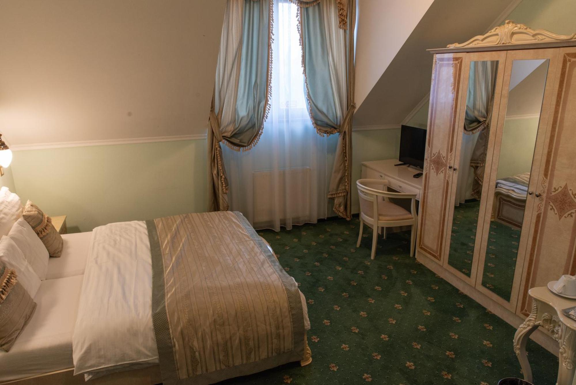 Hotel Viliam Frano Нитра Экстерьер фото