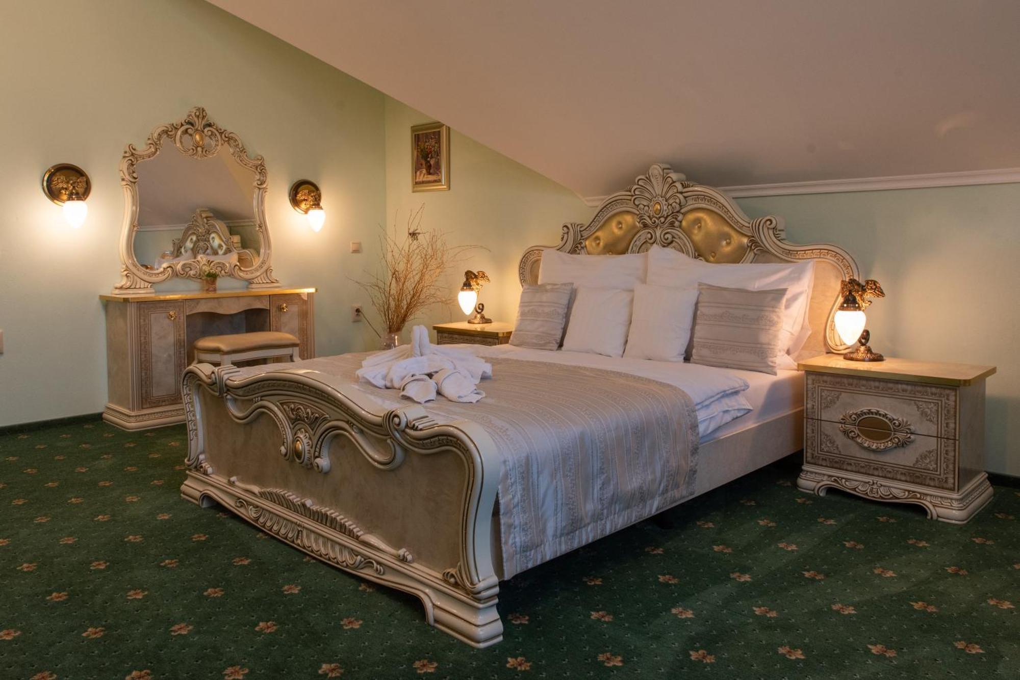 Hotel Viliam Frano Нитра Экстерьер фото