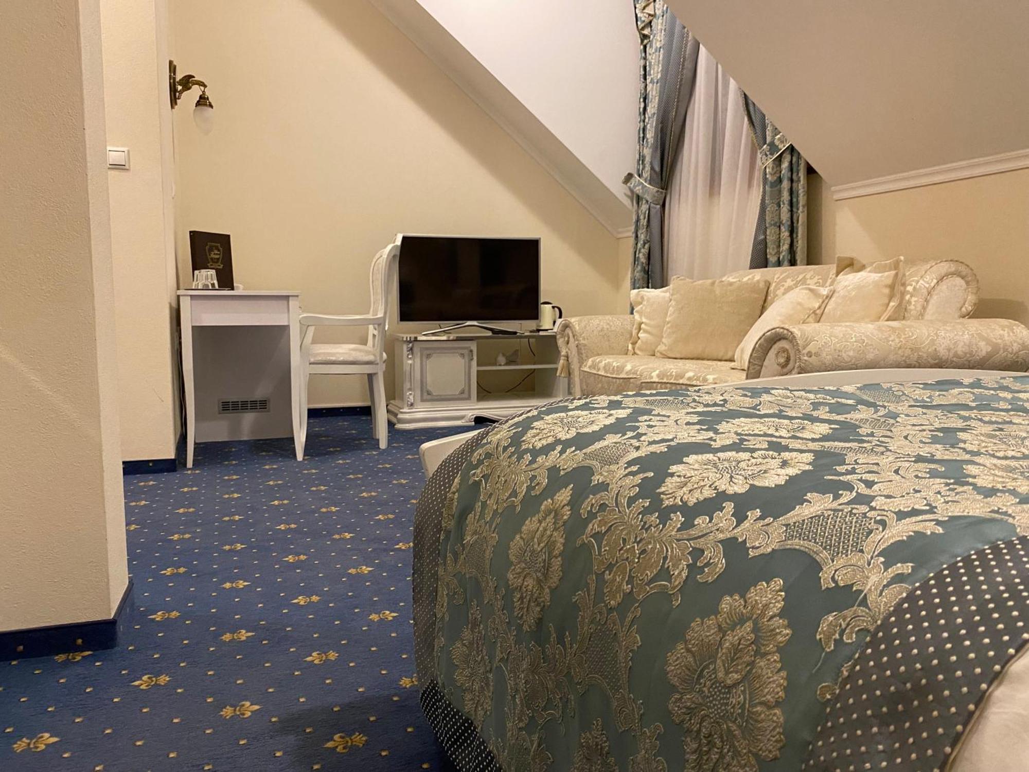 Hotel Viliam Frano Нитра Экстерьер фото