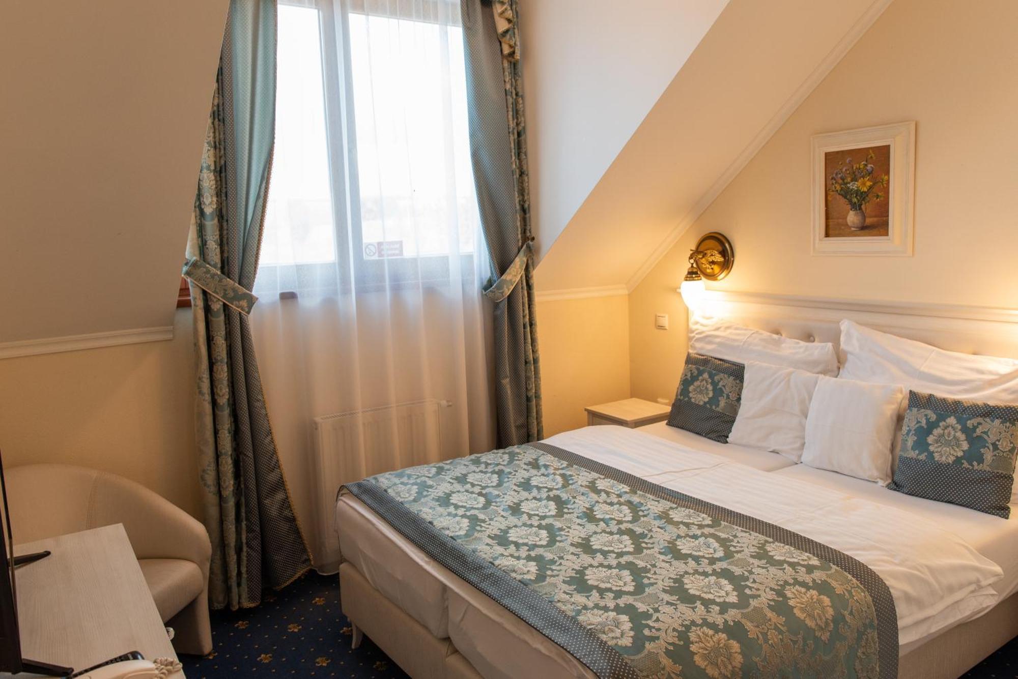 Hotel Viliam Frano Нитра Экстерьер фото