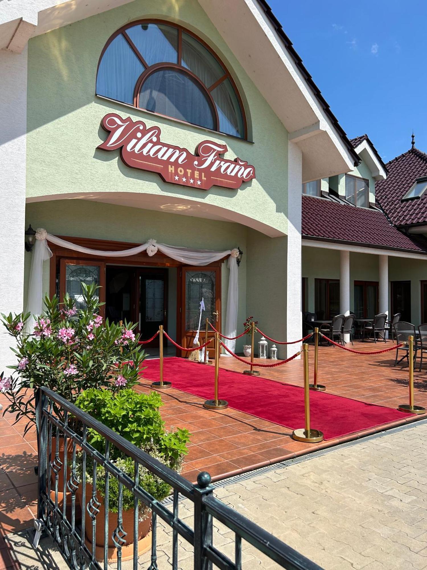 Hotel Viliam Frano Нитра Экстерьер фото