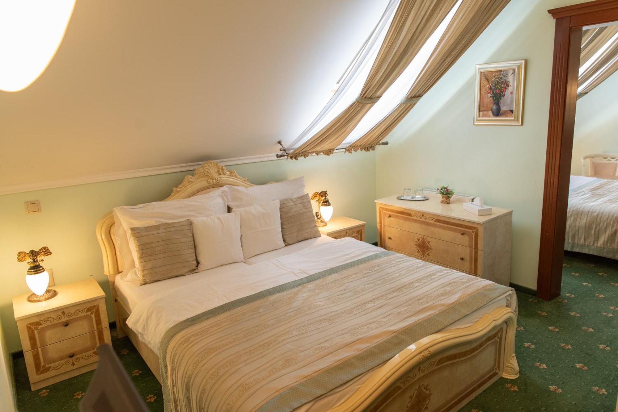 Hotel Viliam Frano Нитра Экстерьер фото
