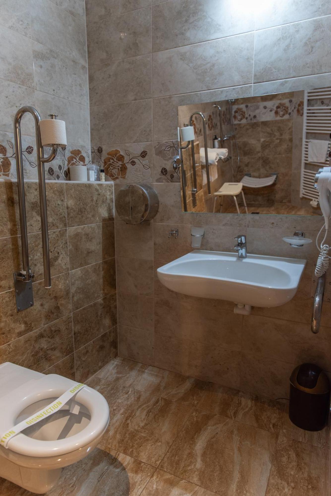 Hotel Viliam Frano Нитра Экстерьер фото