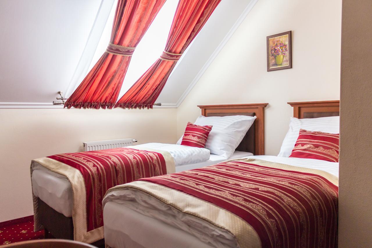 Hotel Viliam Frano Нитра Экстерьер фото