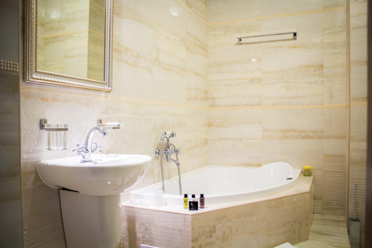 Hotel Viliam Frano Нитра Экстерьер фото