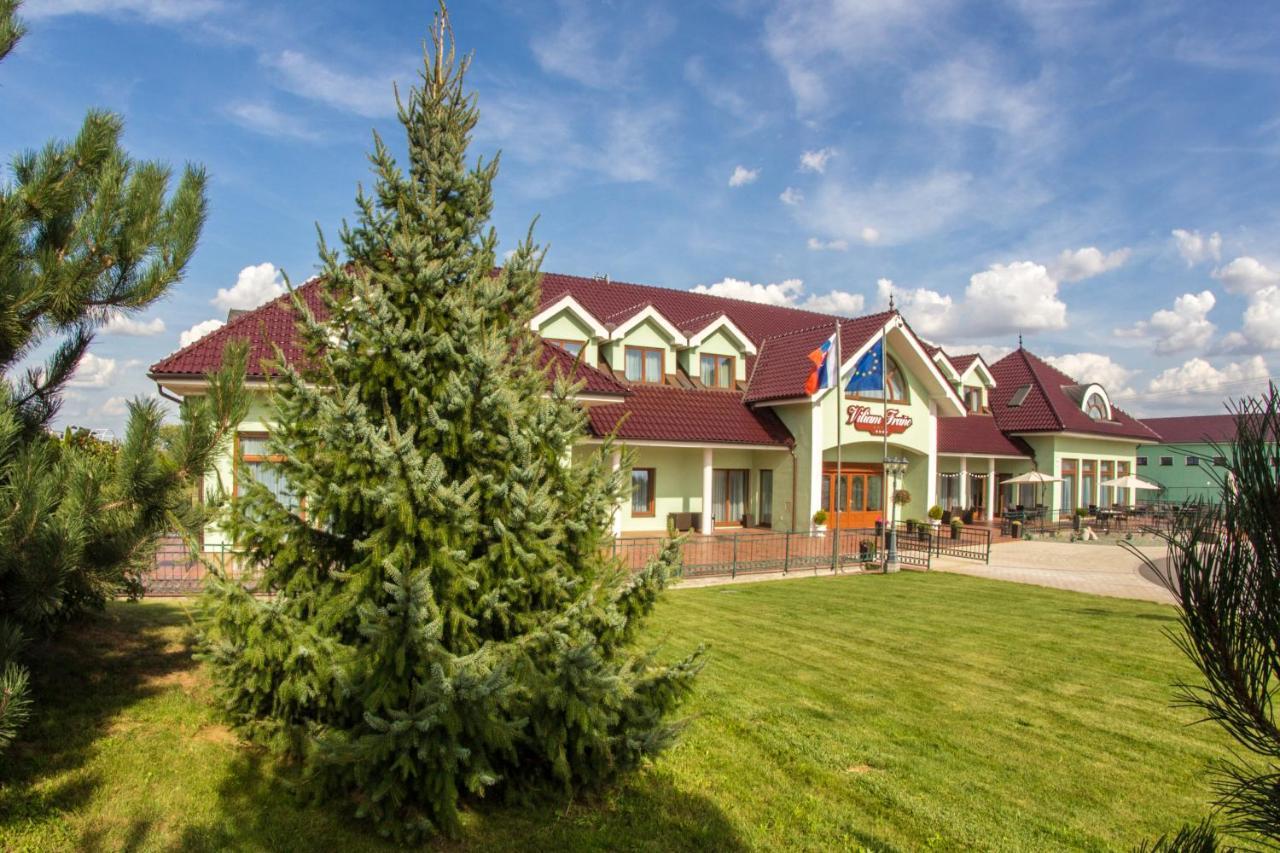 Hotel Viliam Frano Нитра Экстерьер фото